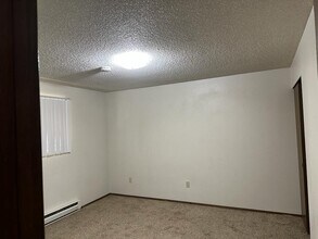 4149 Kimberly Way, Unit Unit D in Oak Harbor, WA - Building Photo - Building Photo