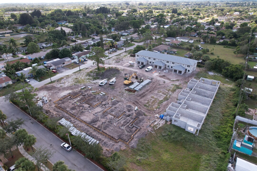 Gulfstream Square Townhomes in Lake Worth, FL - Building Photo