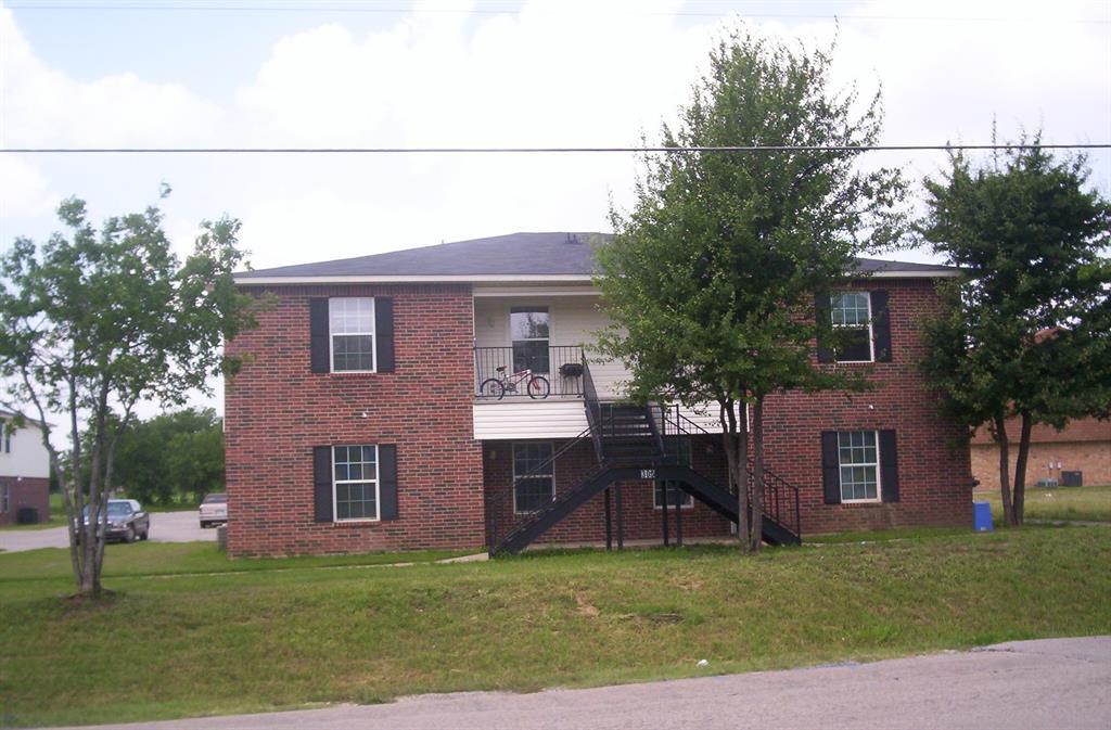 300 S Magnolia St in Crowley, TX - Foto de edificio