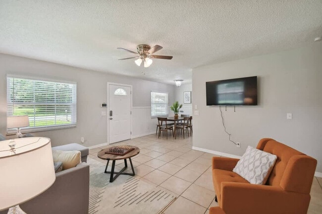 37329 Magnolia Ave in Dade City, FL - Building Photo - Building Photo