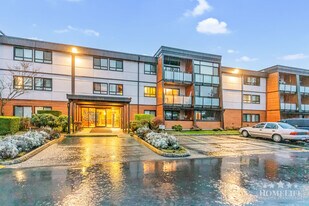 3411 Springfield Dr in Richmond, BC - Building Photo