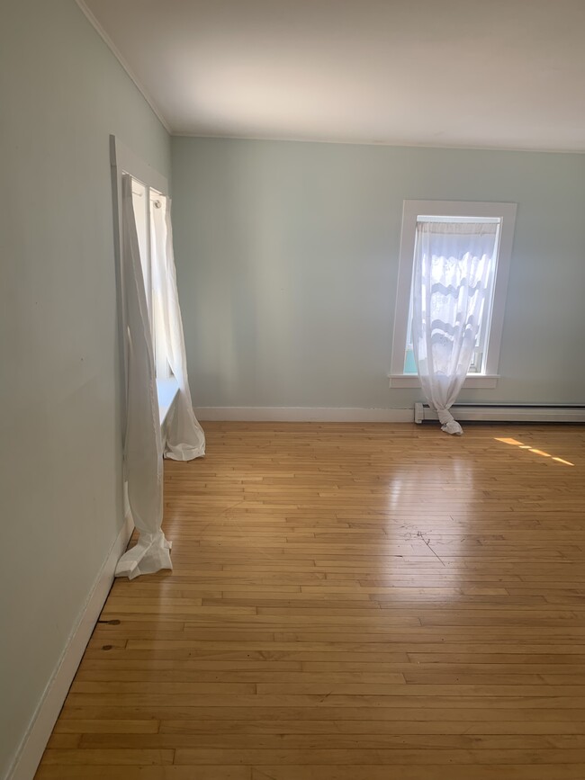2 Old Sunderland Rd, Unit 2 in Montague, MA - Building Photo - Building Photo