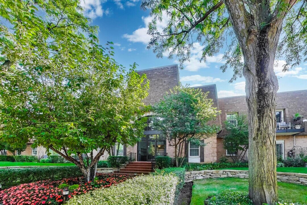 1250 Park Ave W in Highland Park, IL - Building Photo