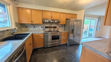 12935 SW Conestoga Dr in Beaverton, OR - Building Photo - Building Photo