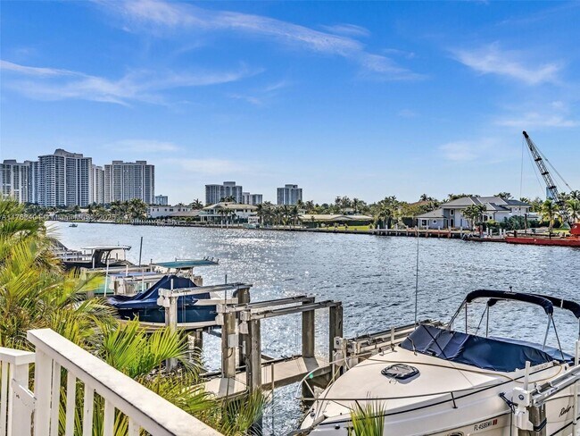 1965 S Ocean Dr in Hallandale Beach, FL - Building Photo - Building Photo