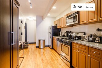 356 W 39th St in New York, NY - Building Photo - Building Photo