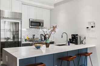 808 Lexington Ave in New York, NY - Building Photo - Building Photo