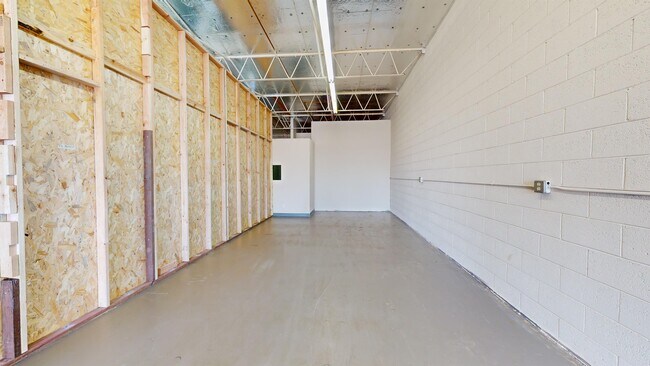3390 S Market St in Redding, CA - Building Photo - Building Photo