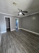 4820 Oak Ave, Unit 8 in Pasadena, TX - Building Photo - Building Photo