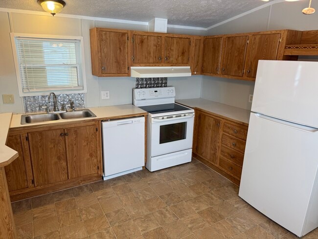 13 James River Blvd in Adrian, MI - Building Photo - Building Photo