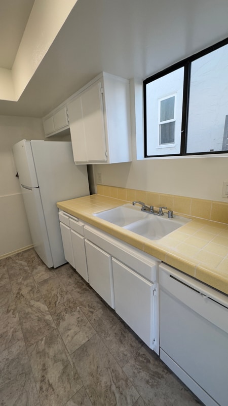 135 N Swall Dr, Unit 104 in West Hollywood, CA - Foto de edificio - Building Photo