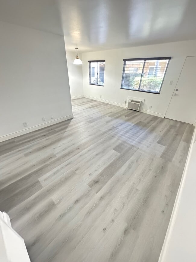 1133 E Alosta Ave, Unit 25 in Azusa, CA - Foto de edificio - Building Photo