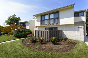 Regency Club Townhomes & Apartments in Glen Burnie, MD - Building Photo