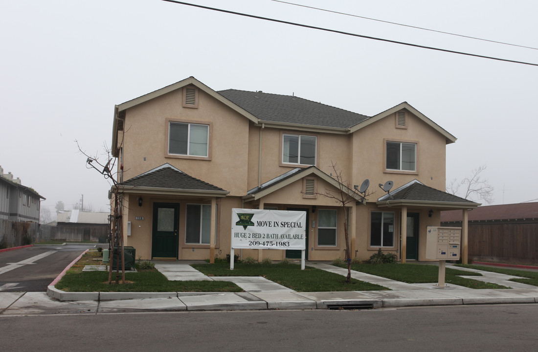 Hollybrook Estates in Turlock, CA - Foto de edificio