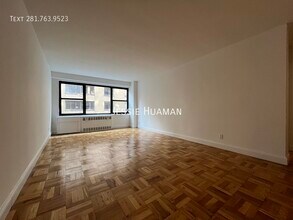 340 E 74th St in New York, NY - Building Photo - Building Photo