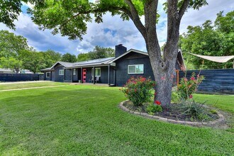 1407 E 19th St in Georgetown, TX - Building Photo - Building Photo