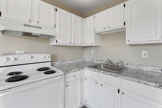 32 Worcester Rd in Charlton, MA - Building Photo - Building Photo