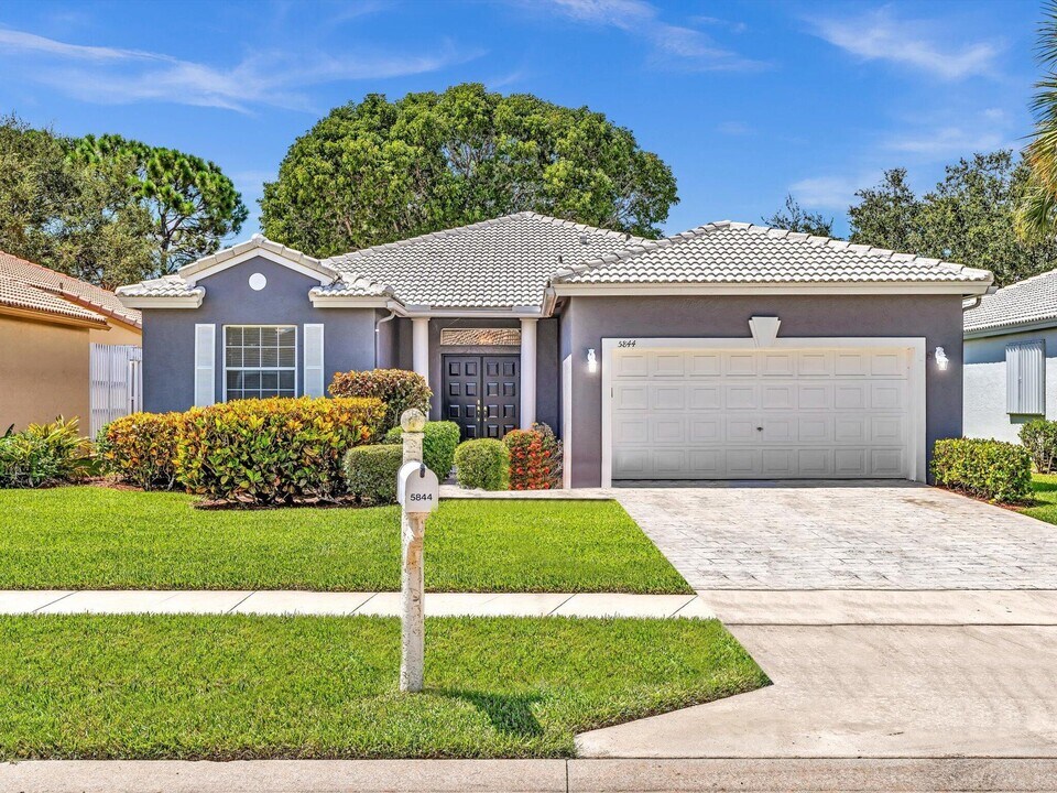5844 Seashell Terrace in Boynton Beach, FL - Building Photo