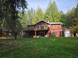 26147 Port Gamble Rd NE in Kingston, WA - Building Photo