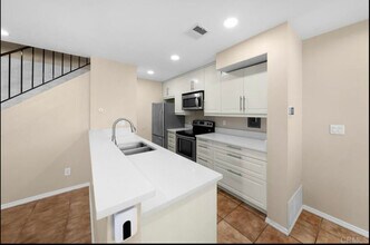9856 Buena Vista Ave in Santee, CA - Foto de edificio - Building Photo