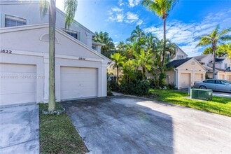 11824 SW 99th St in Miami, FL - Building Photo - Building Photo