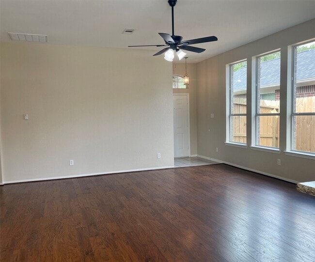 4835 Chase Ct Dr in Bacliff, TX - Building Photo - Building Photo
