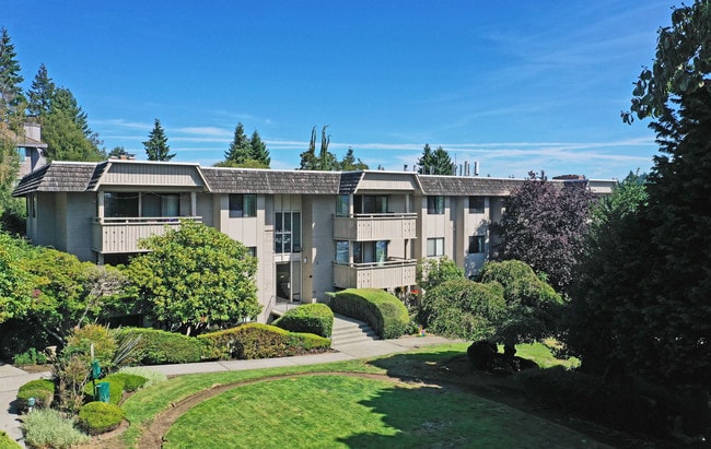 Le Chateau Apartments