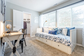 Ridgewood Apartments in Ypsilanti, MI - Building Photo - Interior Photo