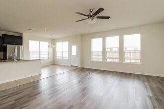 1001 Doe Meadow Dr in Burleson, TX - Building Photo - Building Photo