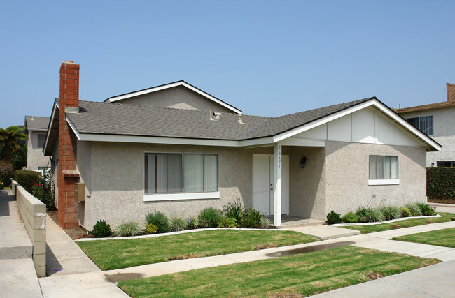 16671 Lynn St in Huntington Beach, CA - Foto de edificio - Building Photo