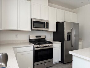 75 Corzine Cliffs Ct in Las Vegas, NV - Building Photo - Building Photo