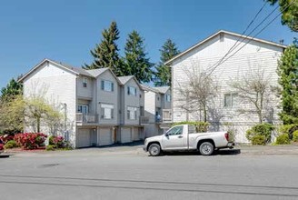 Burien Townhomes in Seattle, WA - Building Photo - Building Photo