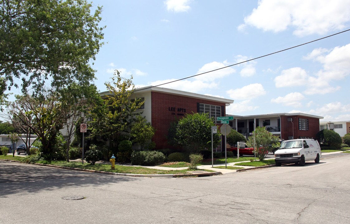 Lee Apartments in Tampa, FL - Building Photo