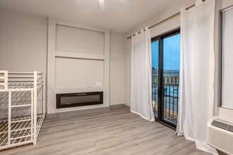 Apartments on Main in Davenport, IA - Building Photo - Interior Photo