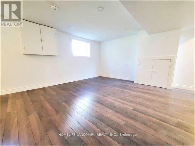 22 Knowles Crescent in Aurora, ON - Building Photo - Building Photo