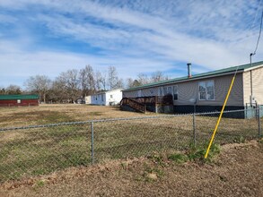 121 Sugarberry Dr NE in Milledgeville, GA - Foto de edificio - Building Photo