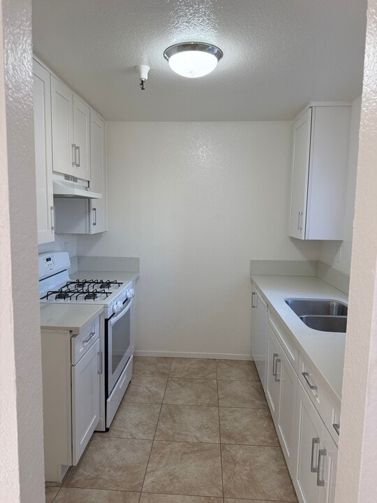 11640 Menlo Ave in Hawthorne, CA - Building Photo