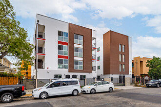 1360 W 35th Student Housing in Los Angeles, CA - Building Photo - Building Photo