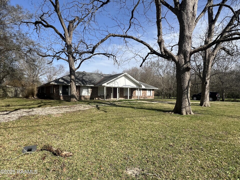 1499 Old Spanish Trail Hwy N in Broussard, LA - Building Photo