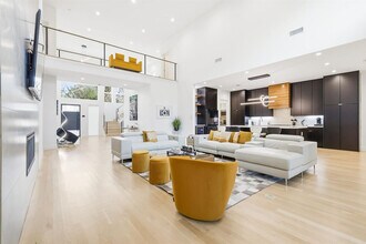 3714 Highgrove Dr in Dallas, TX - Building Photo - Building Photo