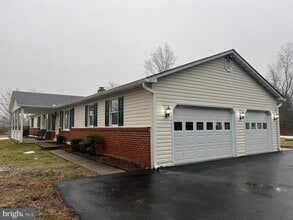 46 Buck Dr in Kintnersville, PA - Building Photo - Building Photo