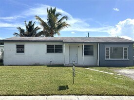 10840 SW 222nd Dr in Miami, FL - Building Photo