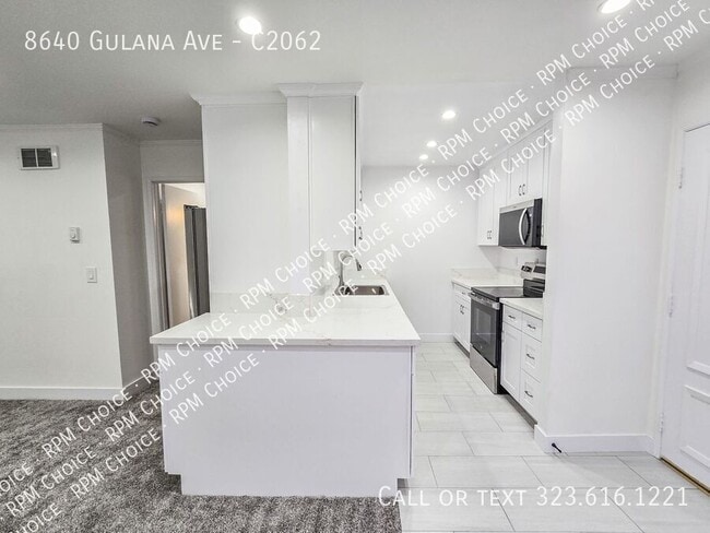 8640 Gulana Ave in Los Angeles, CA - Building Photo - Building Photo