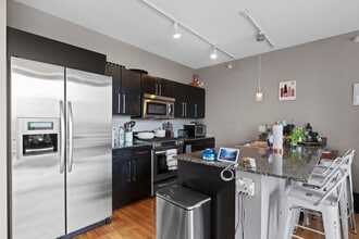 860 W Blackhawk St, Unit 908 in Chicago, IL - Foto de edificio - Building Photo