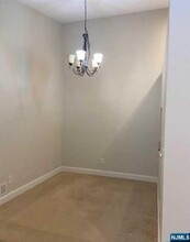 353 Cottonwood Way in Mahwah, NJ - Building Photo - Building Photo