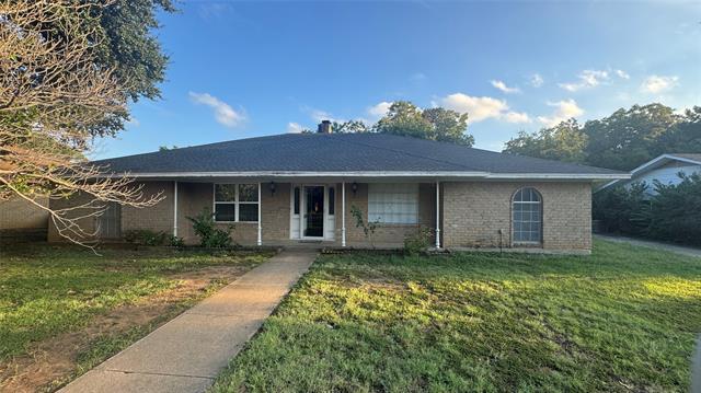 1710 Kingsborough Dr in Arlington, TX - Building Photo