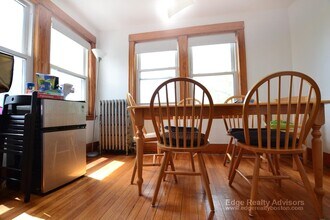 27 S Crescent Circuit, Unit B in Boston, MA - Foto de edificio - Building Photo