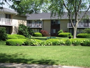 Brook Lane Apartments in Milwaukee, WI - Building Photo - Building Photo