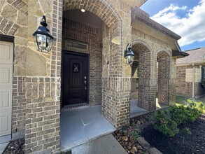 616 Maple Point Dr E in Conroe, TX - Building Photo - Building Photo
