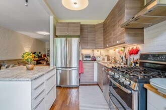 250 E 25th St in Brooklyn, NY - Building Photo - Building Photo